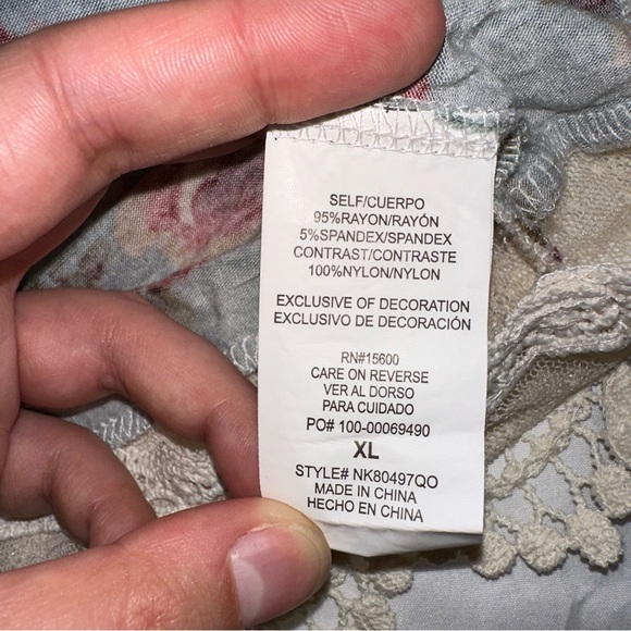 Rewind | Lace Trim Short Sleeve Crewneck Floral Rose Print Blouse - Picture 7 of 11